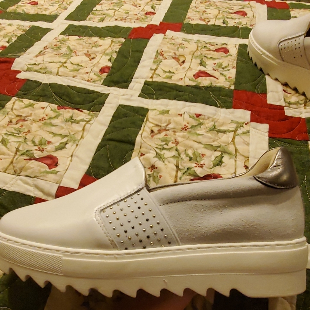 SHOES - Picture 3 of 7